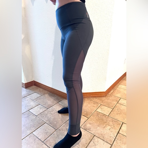 EUC Zella Live In Grey Mesh Legging Size Large - Picture 3 of 10